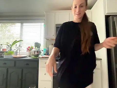 MissSwitch online show from November 1, 3:03 pm