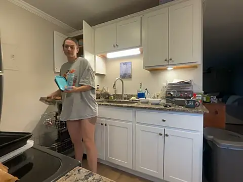 MissSwitch online show from November 27, 1:35 pm