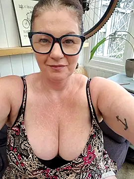 Snapshot of 420Curvybabe chatting on October 17, 12:08 pm 420Curvybabe online show from October 17, 12:08 pm