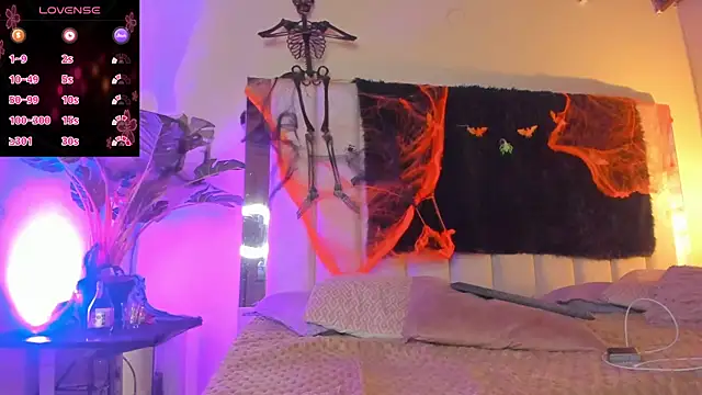 Snapshot of lil_hanna18 chatting on October 31, 8:10 pm lil hanna18 online show from October 31, 8:10 pm