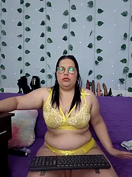 kiara scottt online show from February 11, 8:30 am