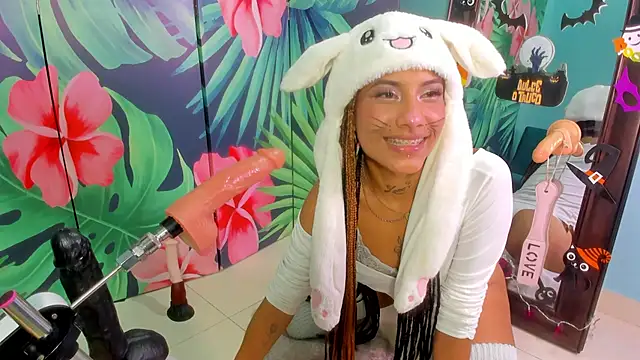 Snapshot of Mieldeluna chatting on October 19, 6:03 am Mieldeluna online show from October 19, 6:03 am