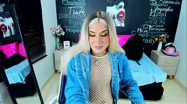 DarianaGia online show from December 4, 8:12 am