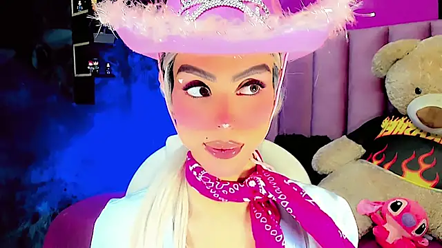 Snapshot of dollswit01 chatting on February 22, 10:31 pm dollswit01 online show from February 22, 10:31 pm