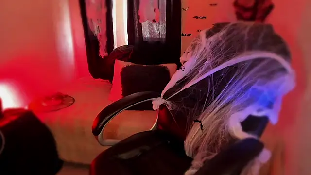 Snapshot of isabelithaa chatting on October 15, 2:50 pm isabelithaa online show from October 15, 2:50 pm