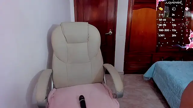 Maavca  online show from December 1, 8:03 pm