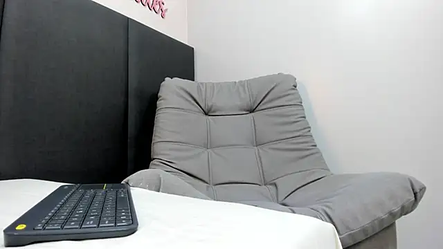 SophieHarris  online show from January 11, 2:20 am