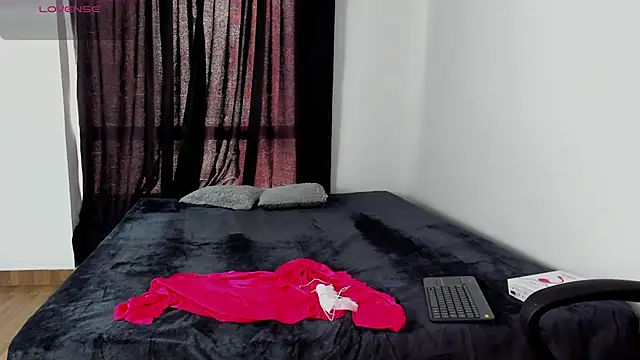 lorymoon online show from December 12, 7:04 pm