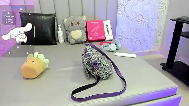 AlexaFoxy18 online show from July 16, 7:36 am