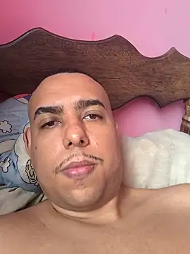 Snapshot of FABINHOSEOAU chatting on December 4, 1:42 pm FABINHOSEOAU online show from December 4, 1:42 pm