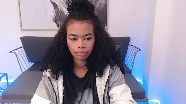 Shenna brunette  online show from December 18, 1:12 pm