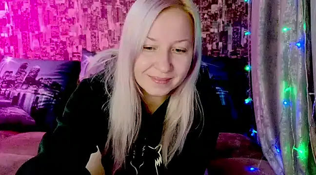Snapshot of sarakatherin chatting on December 8, 8:36 pm sarakatherin online show from December 8, 8:36 pm