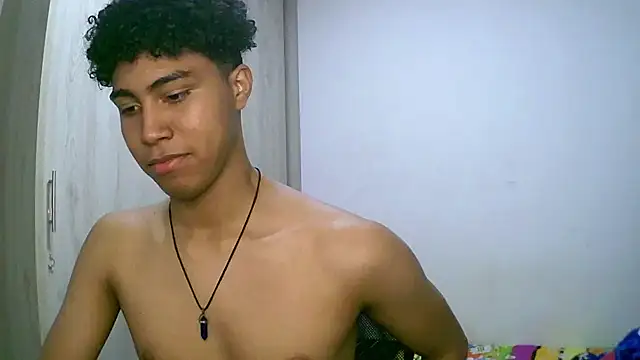 Snapshot of sexy_diamante_ chatting on November 6, 1:50 am sexy diamante online show from November 6, 1:50 am