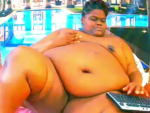 Snapshot of EbonyHotBuns chatting on February 14, 8:00 am EbonyHotBuns online show from February 14, 8:00 am