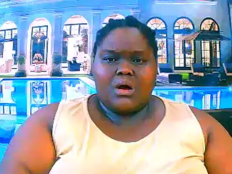 Snapshot of EbonyHotBuns chatting on February 18, 9:22 pm EbonyHotBuns online show from February 18, 9:22 pm