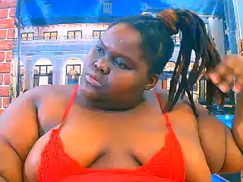 Snapshot of EbonyHotBuns chatting on April 10, 9:19 pm EbonyHotBuns online show from April 10, 9:19 pm