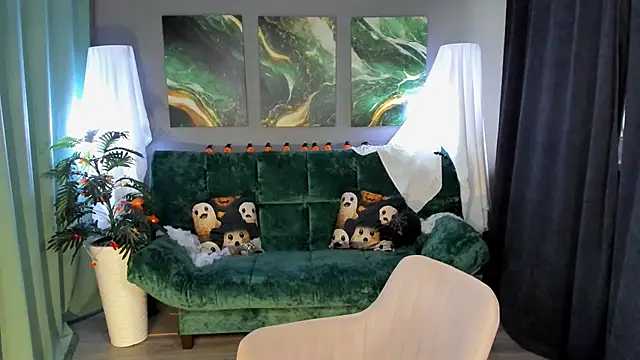 Snapshot of MichelleOrtis chatting on October 27, 12:20 pm MichelleOrtis online show from October 27, 12:20 pm