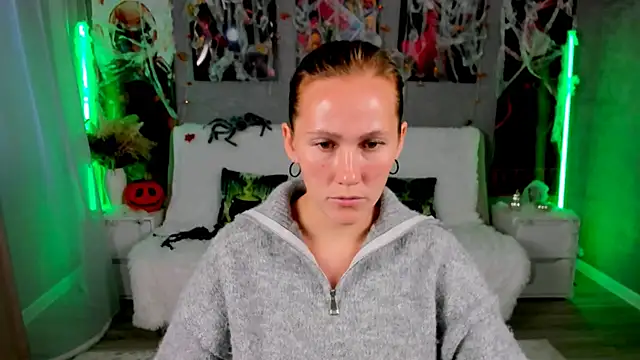 Snapshot of MichelleOrtis chatting on October 31, 12:39 pm MichelleOrtis online show from October 31, 12:39 pm