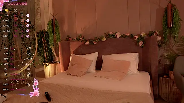 Smiley Mia online show from October 10, 5:17 am