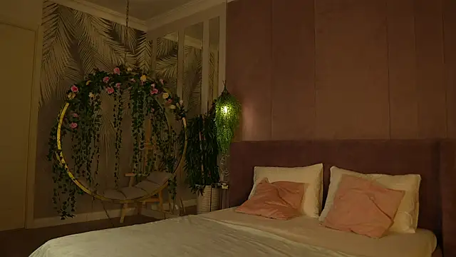 Smiley Mia online show from November 6, 5:08 am