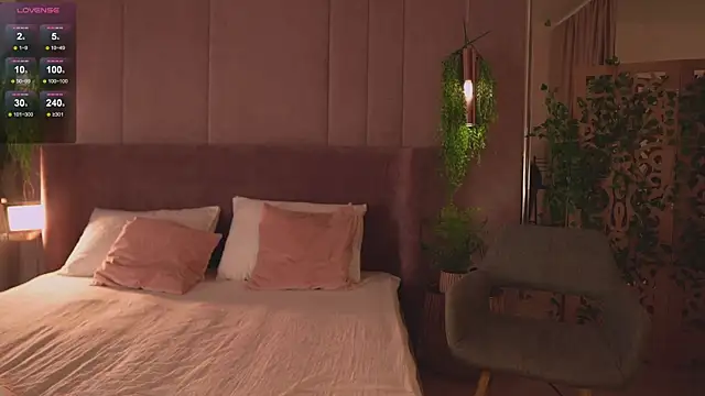 Smiley Mia online show from November 24, 5:18 am