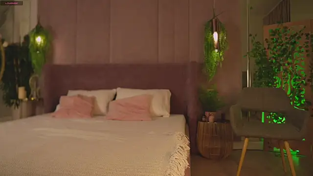 Smiley Mia online show from November 29, 5:10 am