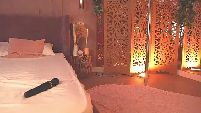 Smiley Mia online show from February 3, 6:40 am