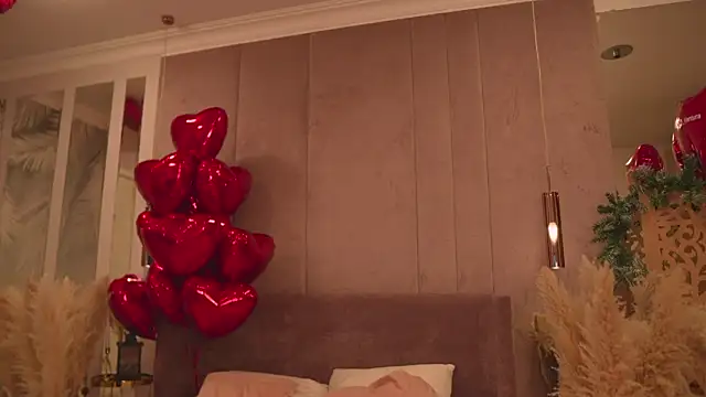 Smiley Mia online show from February 22, 5:08 am