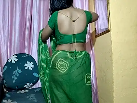 Snapshot of poojaxxx65 chatting on December 16, 11:32 pm poojaxxx65 online show from December 16, 11:32 pm