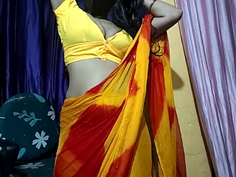 Snapshot of poojaxxx65 chatting on February 21, 12:11 am poojaxxx65 online show from February 21, 12:11 am