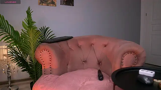 Snapshot of SerenaGrantt chatting on October 25, 6:24 pm SerenaGrantt online show from October 25, 6:24 pm