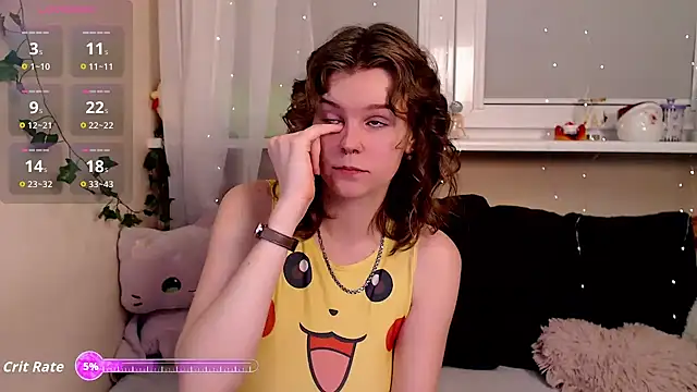 Snapshot of Moona_xx chatting on December 4, 8:28 pm Moona xx online show from December 4, 8:28 pm