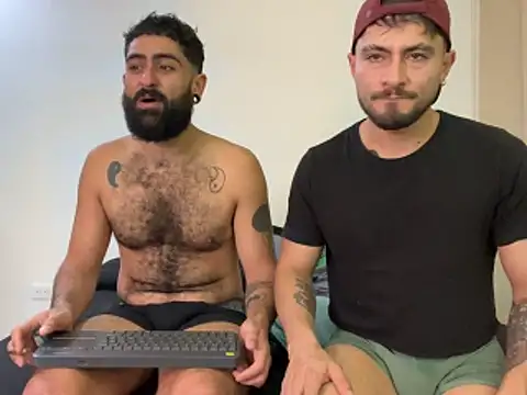 Snapshot of Drogamma chatting on February 11, 1:21 am Drogamma online show from February 11, 1:21 am