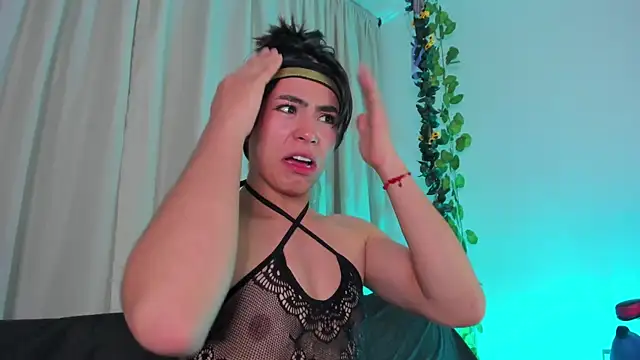 Snapshot of Little_michell chatting on January 19, 2:26 am Little michell online show from January 19, 2:26 am