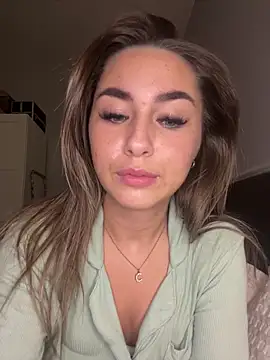 Snapshot of clobunny10 chatting on February 17, 10:38 pm clobunny10 online show from February 17, 10:38 pm