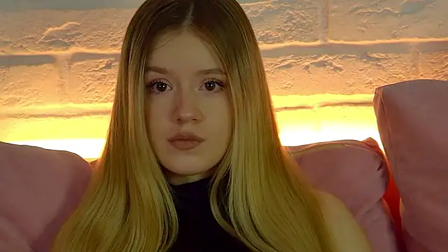 MilanaBalmain online show from December 1, 4:39 am