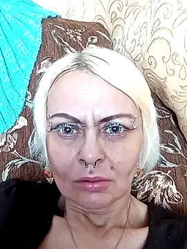 Snapshot of Gardener_of_Illusions chatting on February 5, 2:51 am Gardener of Illusions online show from February 5, 2:51 am