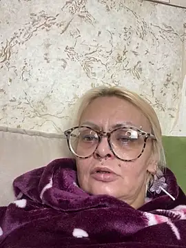 Snapshot of Gardener_of_Illusions chatting on February 6, 2:37 pm Gardener of Illusions online show from February 6, 2:37 pm