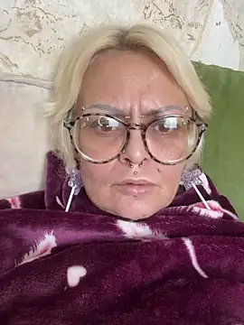 Snapshot of Gardener_of_Illusions chatting on February 7, 5:52 am Gardener of Illusions online show from February 7, 5:52 am