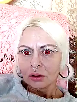 Snapshot of Gardener_of_Illusions chatting on February 18, 2:38 pm Gardener of Illusions online show from February 18, 2:38 pm