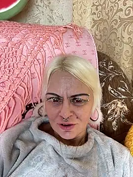 Snapshot of Gardener_of_Illusions chatting on February 19, 2:01 am Gardener of Illusions online show from February 19, 2:01 am