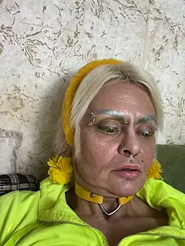 Snapshot of Gardener_of_Illusions chatting on February 27, 12:45 pm Gardener of Illusions online show from February 27, 12:45 pm