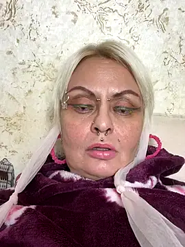 Snapshot of Gardener_of_Illusions chatting on October 4, 4:10 am Gardener of Illusions online show from October 4, 4:10 am