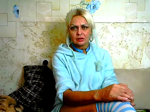 Snapshot of Gardener_of_Illusions chatting on October 11, 1:49 am Gardener of Illusions online show from October 11, 1:49 am