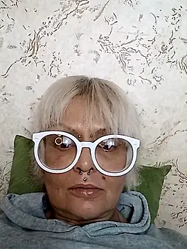 Snapshot of Gardener_of_Illusions chatting on October 30, 10:06 am Gardener of Illusions online show from October 30, 10:06 am