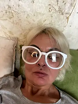 Snapshot of Gardener_of_Illusions chatting on October 30, 10:10 pm Gardener of Illusions online show from October 30, 10:10 pm