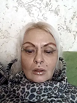 Snapshot of Gardener_of_Illusions chatting on November 8, 2:56 am Gardener of Illusions online show from November 8, 2:56 am