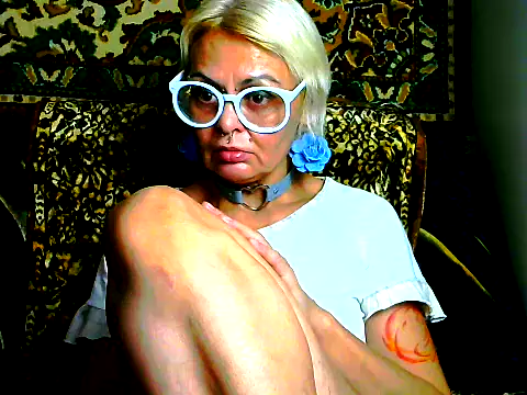 Snapshot of Gardener_of_Illusions chatting on November 12, 1:00 pm Gardener of Illusions online show from November 12, 1:00 pm