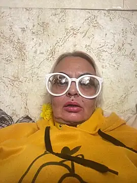 Snapshot of Gardener_of_Illusions chatting on November 18, 3:34 am Gardener of Illusions online show from November 18, 3:34 am