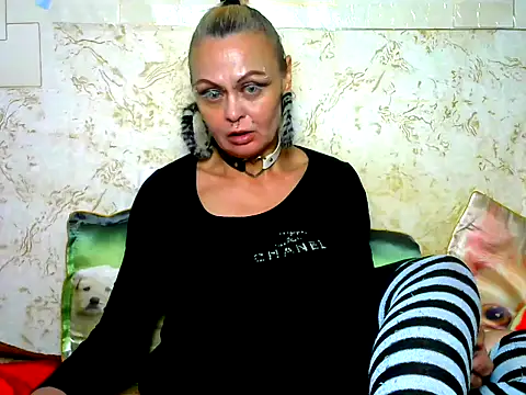 Snapshot of Gardener_of_Illusions chatting on May 11, 11:24 pm Gardener of Illusions online show from May 11, 11:24 pm
